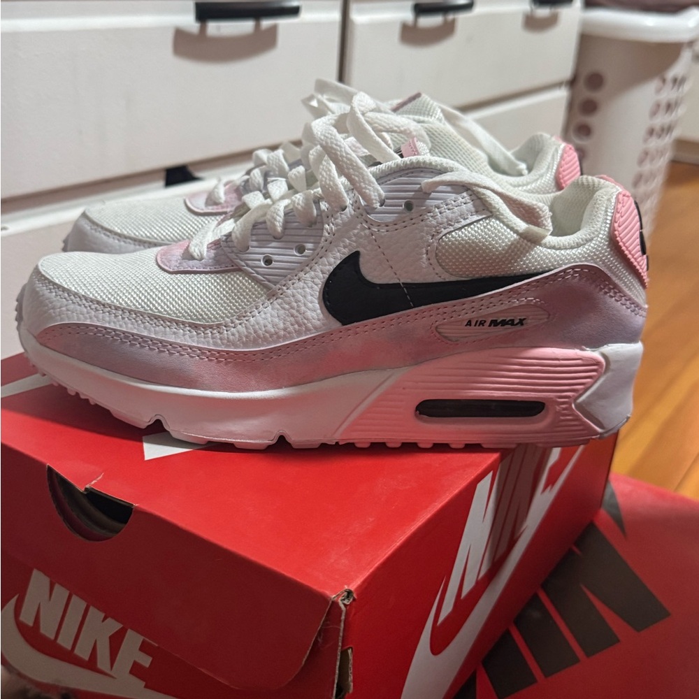 Nike Air Max 90 GS in White and Black
